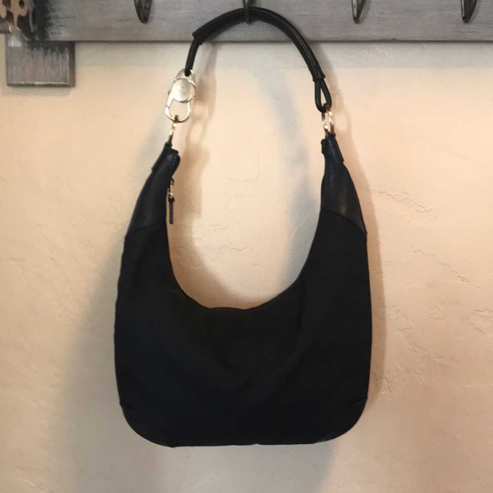 Gucci Handbag w/certificate of authenticity